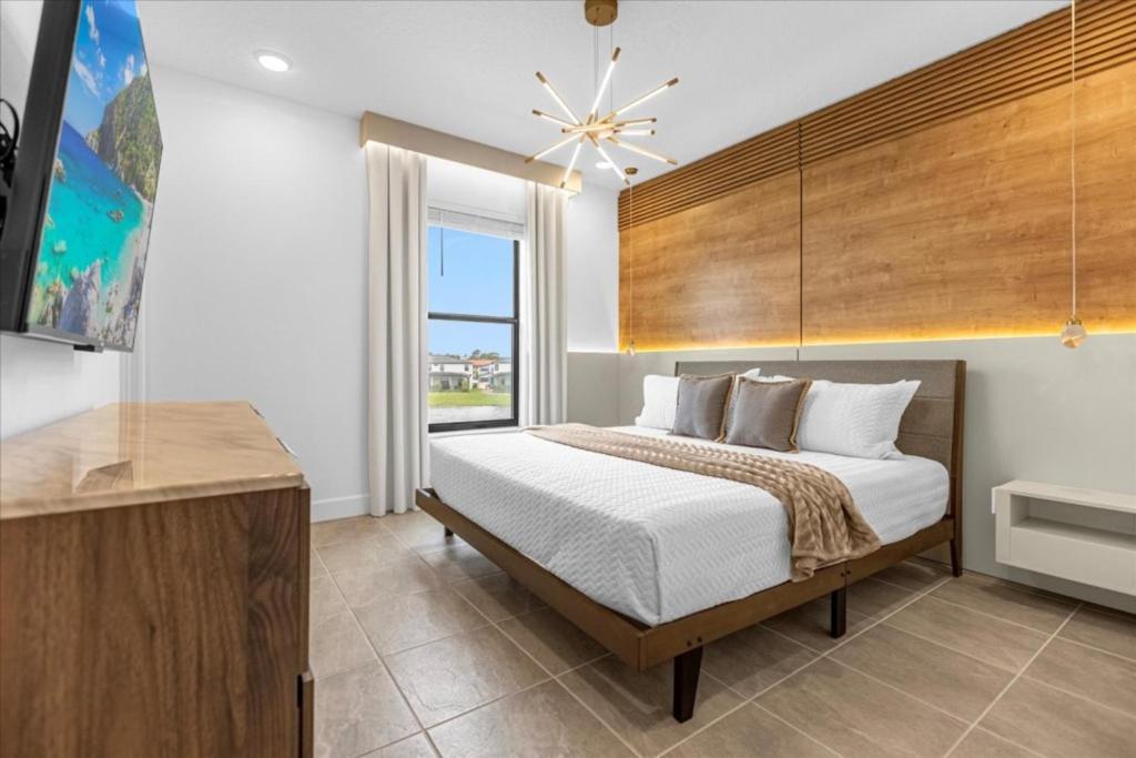 15 Bedrooms-16 Bathrooms- Paradiso Grande 6313ss