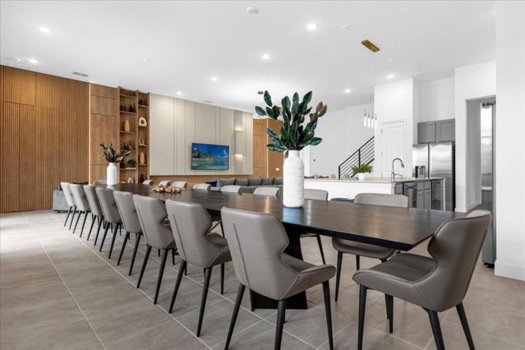15 Bedrooms-16 Bathrooms- Paradiso Grande 6313ss