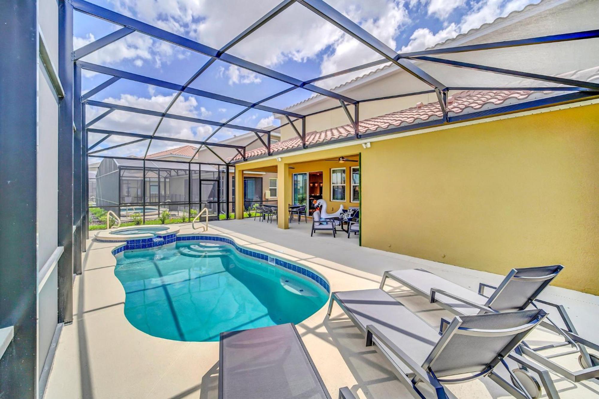 - Solterra 928 Villa Orlando