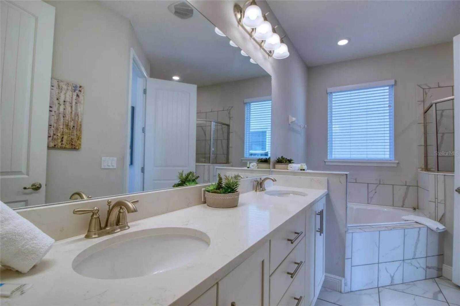 - Encore 1613 Villa Orlando