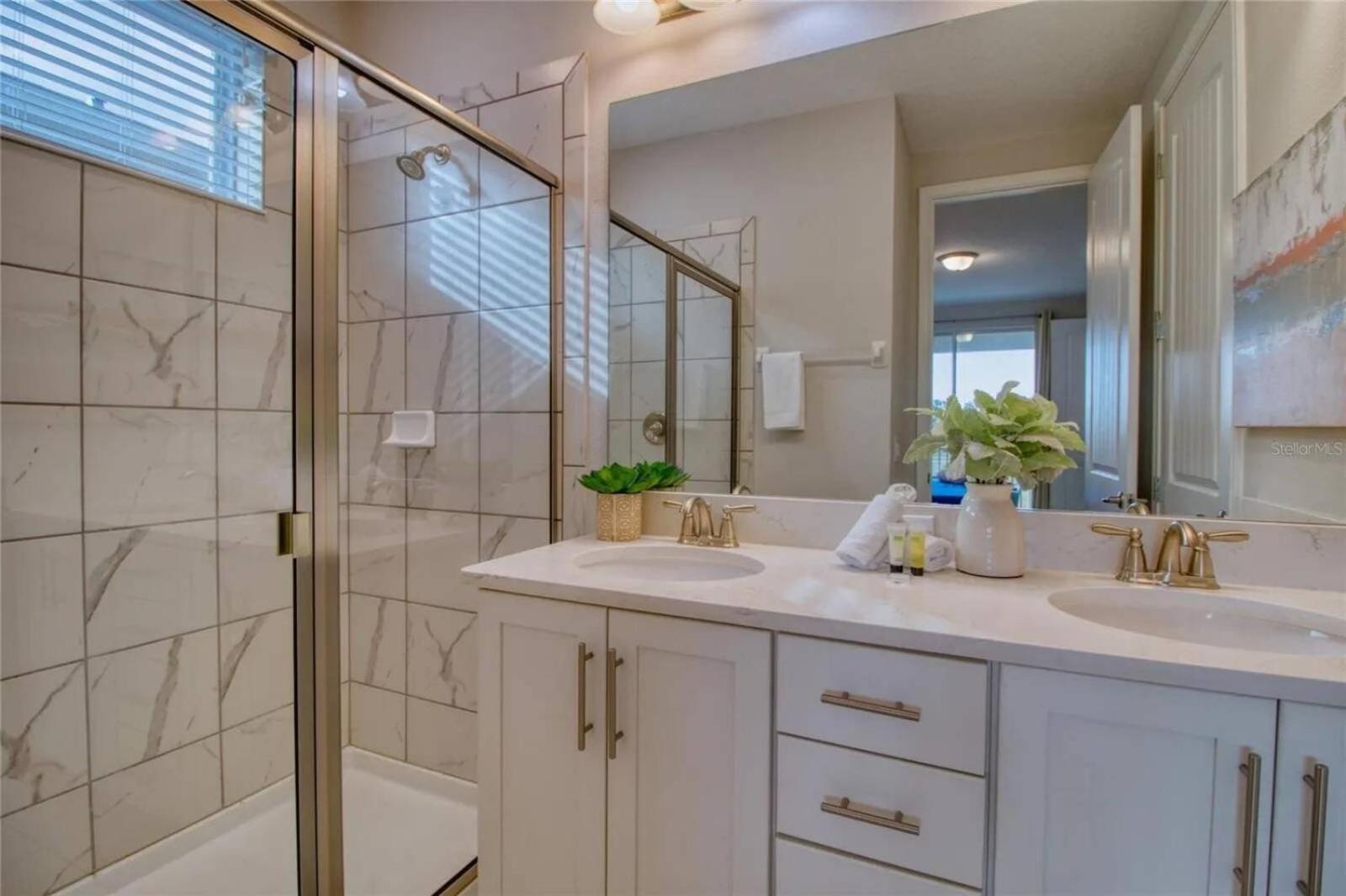 - Encore 1613 Villa Orlando