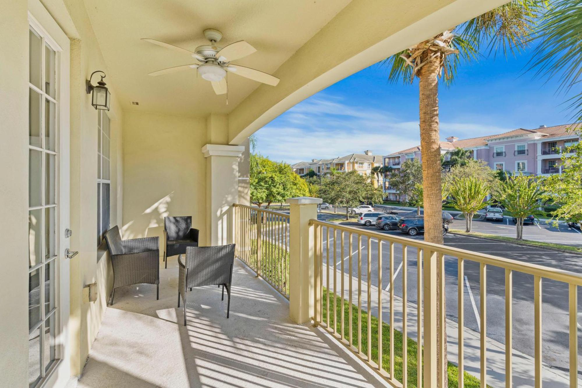 5049 Shoreway Loop 203 *