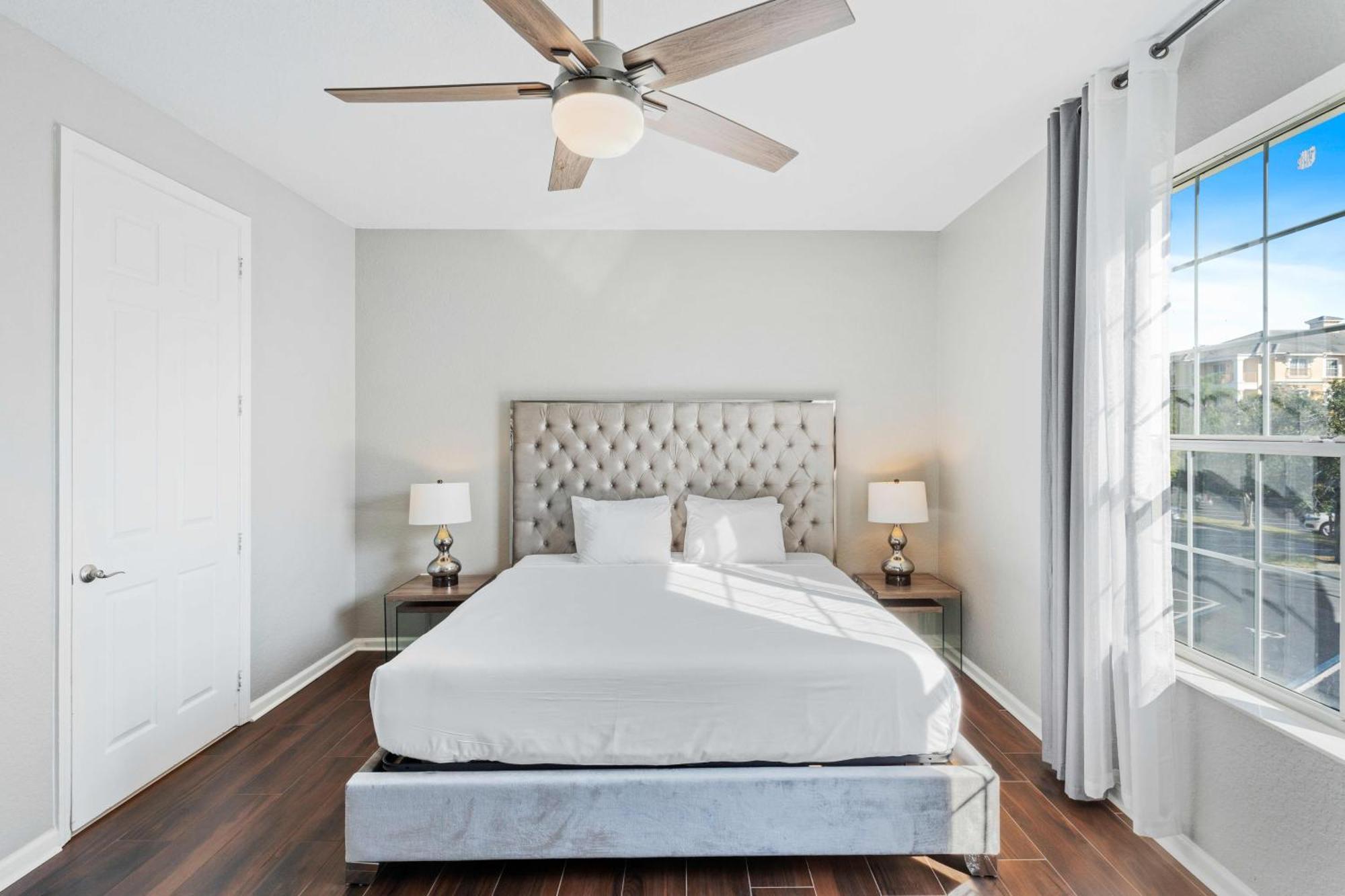 Apartment 5049 Shoreway Loop 203 *