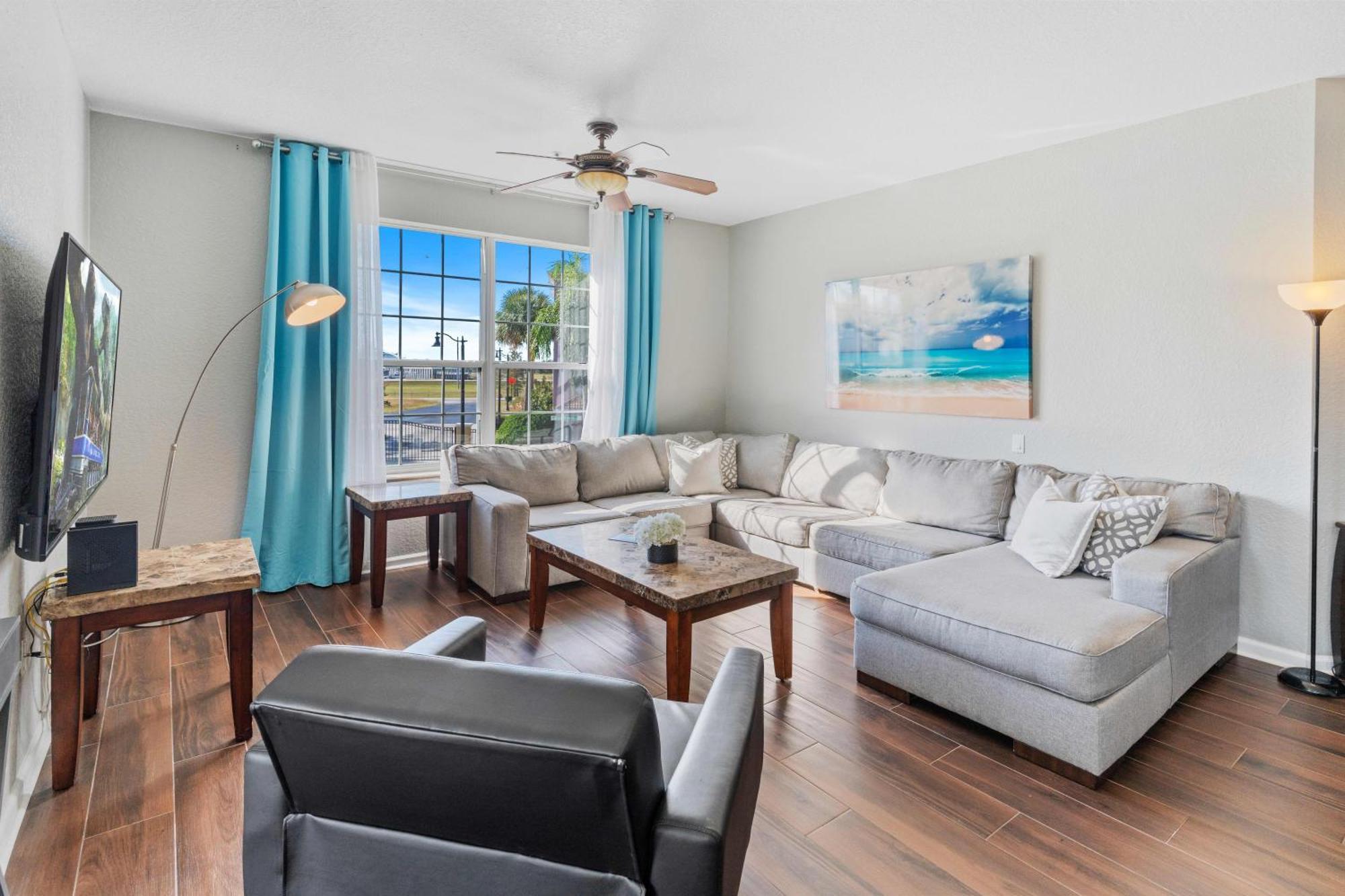 5049 Shoreway Loop 203 *