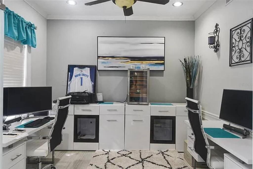 Villa Luxury 6000 Sqft Mansion In Downtown Sleeps 14