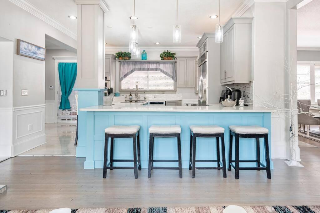 Luxury 6000 Sqft Mansion In Downtown Sleeps 14 Villa *