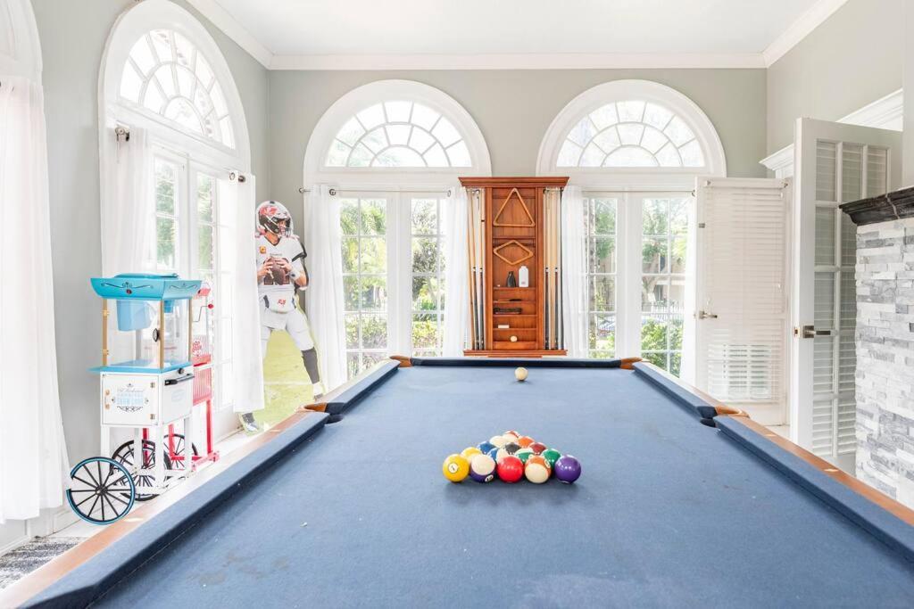 Villa Luxury 6000 Sqft Mansion In Downtown Sleeps 14 *