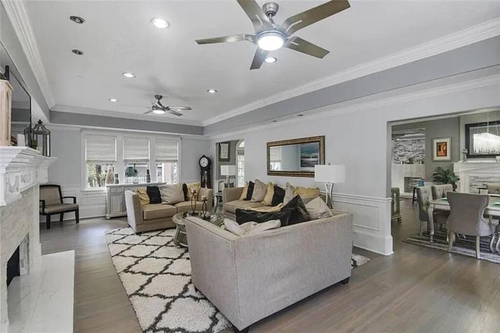 Villa Luxury 6000 Sqft Mansion In Downtown Sleeps 14