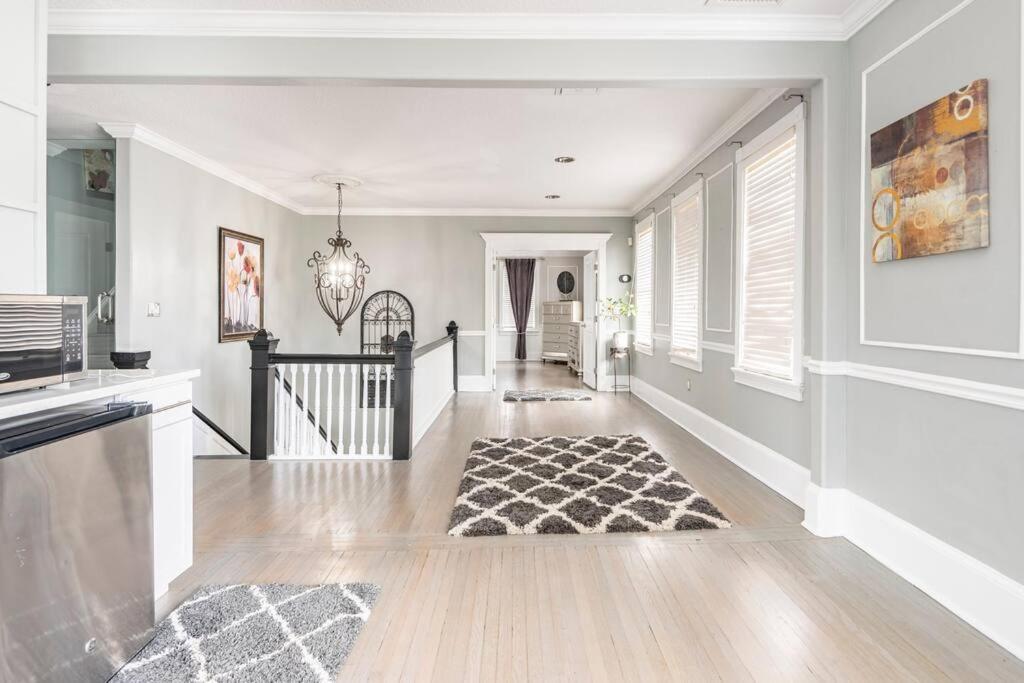 Luxury 6000 Sqft Mansion In Downtown Sleeps 14 Orlando