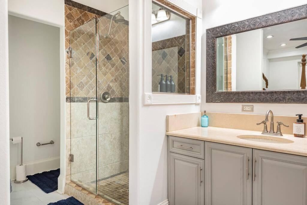 Luxury 6000 Sqft Mansion In Downtown Sleeps 14 Villa Orlando