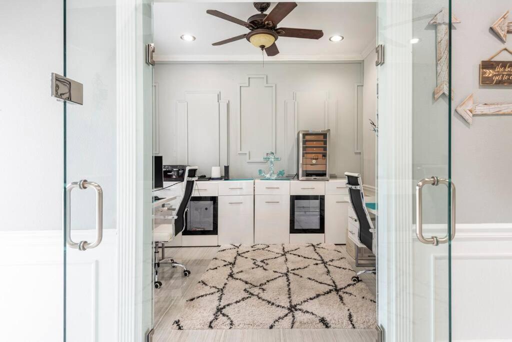 Villa Luxury 6000 Sqft Mansion In Downtown Sleeps 14