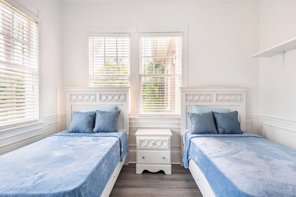 Villa Luxury 6000 Sqft Mansion In Downtown Sleeps 14 *