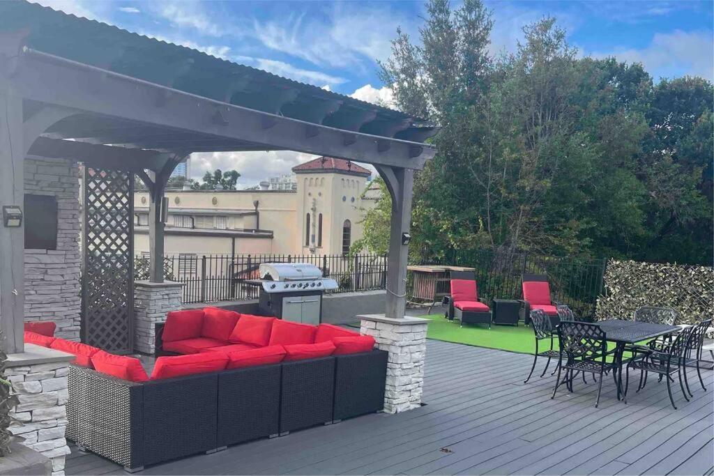 Luxury 6000 Sqft Mansion In Downtown Sleeps 14 Villa