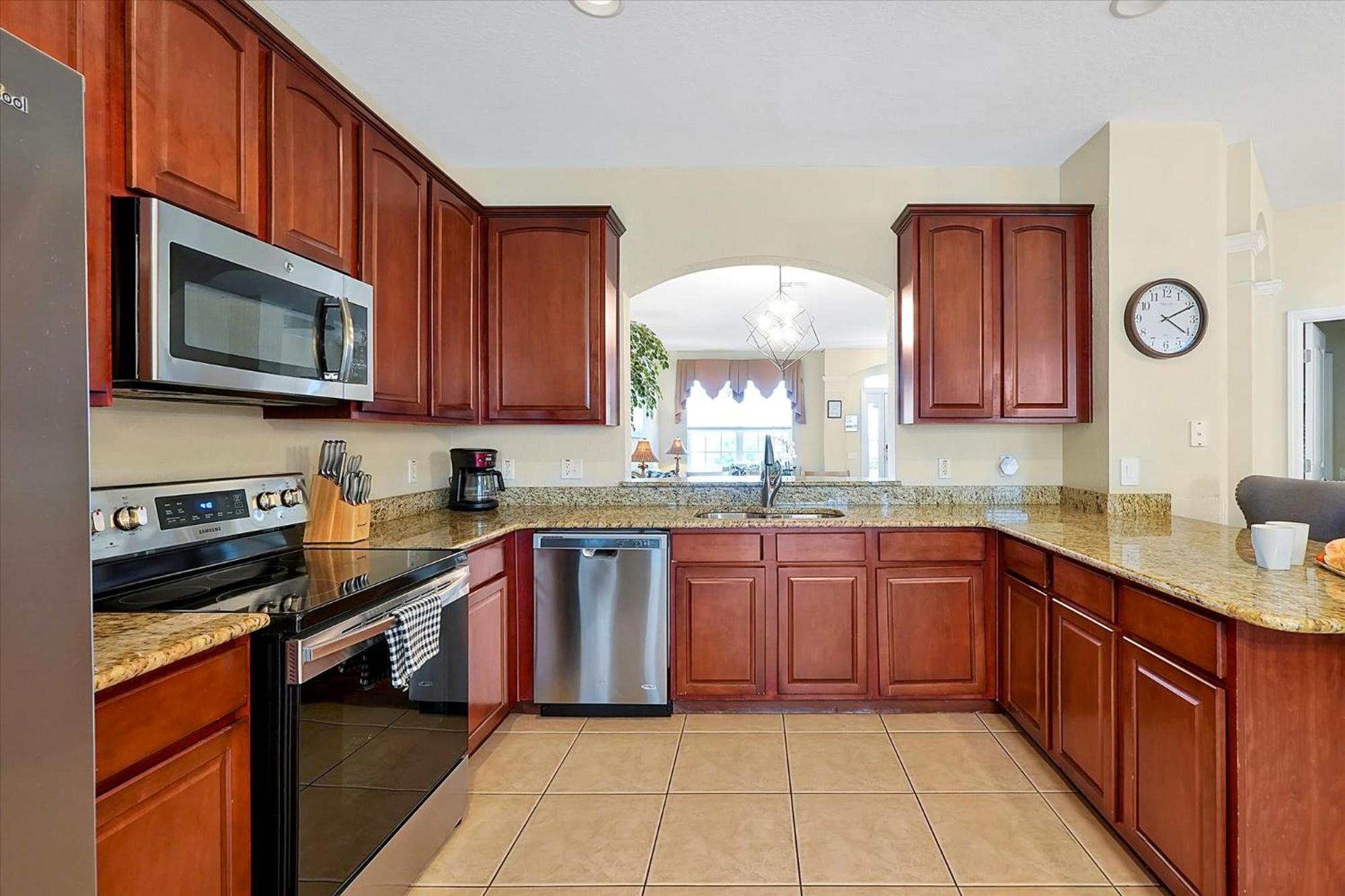 Large Pool In Windsor Hills *