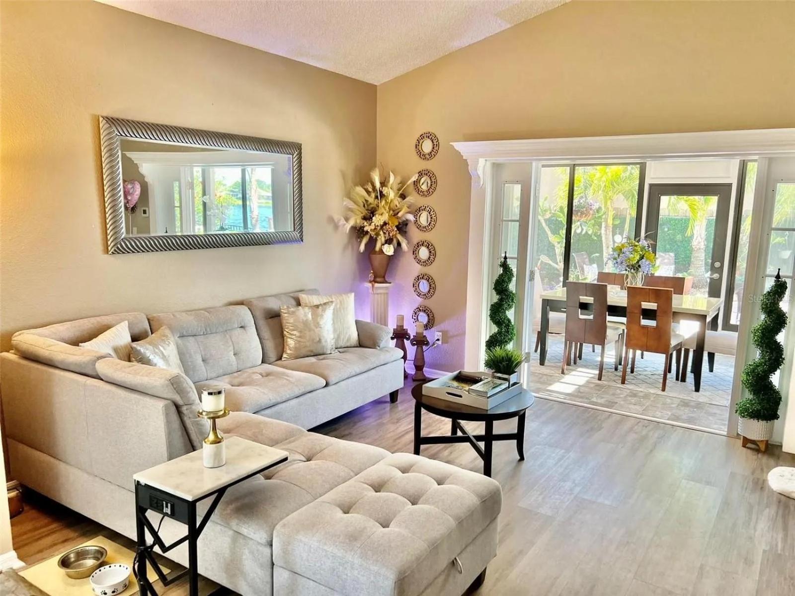 Luxurious Waterfront Retreat 4br 3ba With Pool & Bbq * Orlando