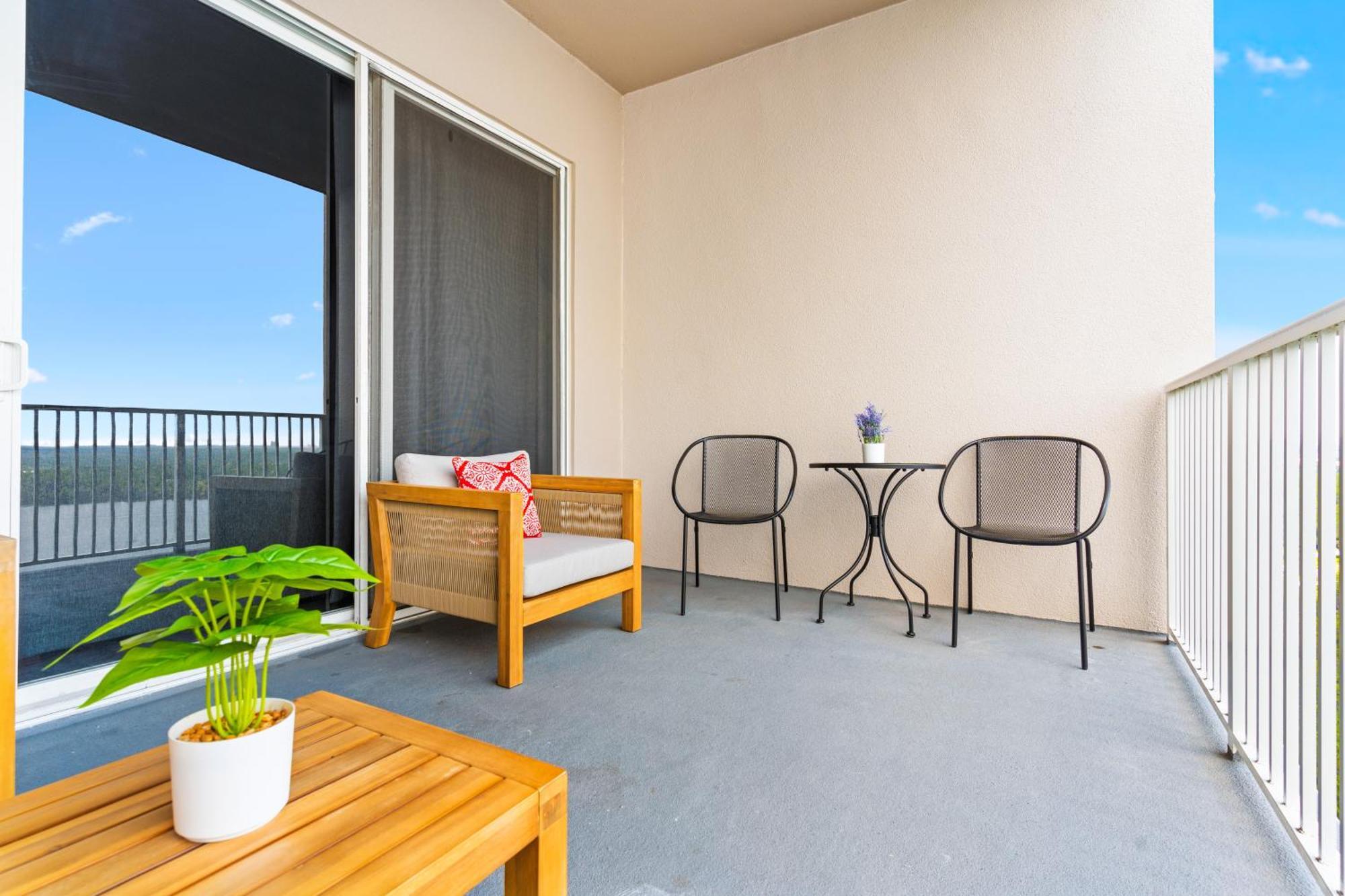 5-min To Lakeside Retreat Apartment