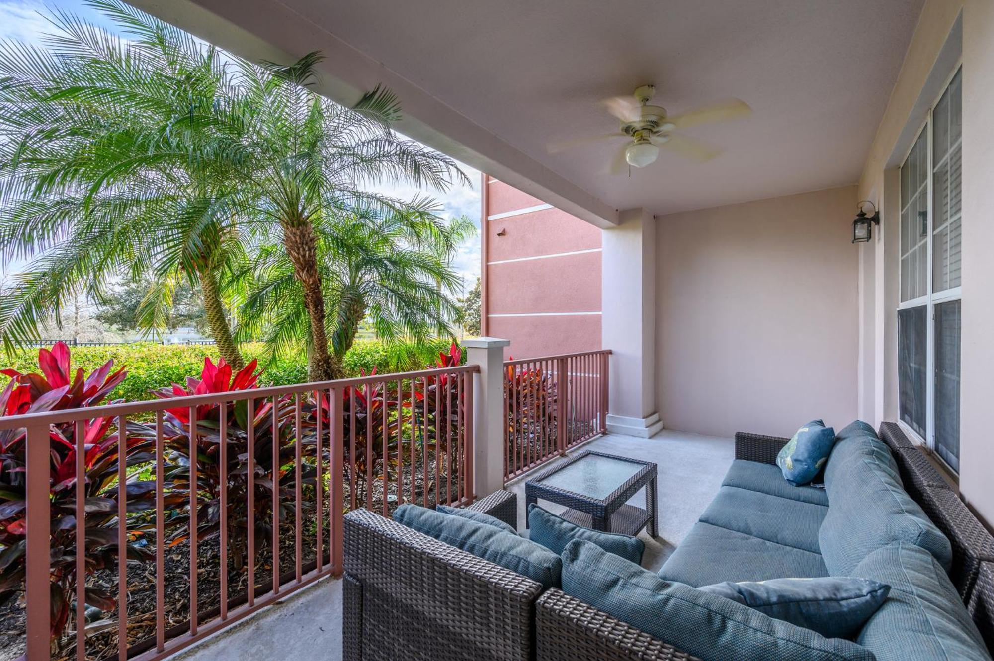 Luxury Lakeview Penthouse, Vista Cay 1027 Apartment *