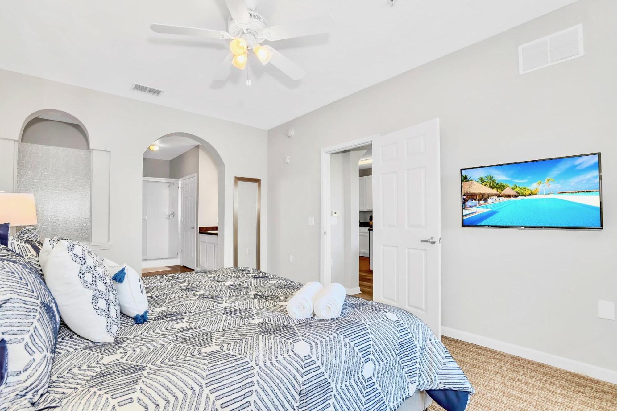 Upscale 3br Near - Pool And Hot Tub!