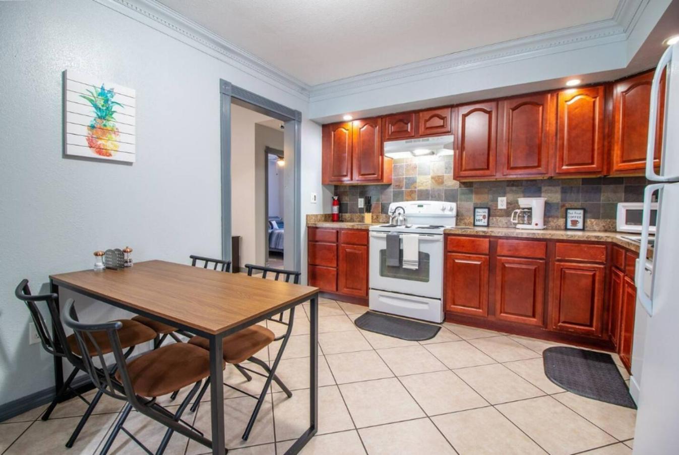 3br Retreat Wi-fi, Pets Ok 15 Min To Airport Holiday home