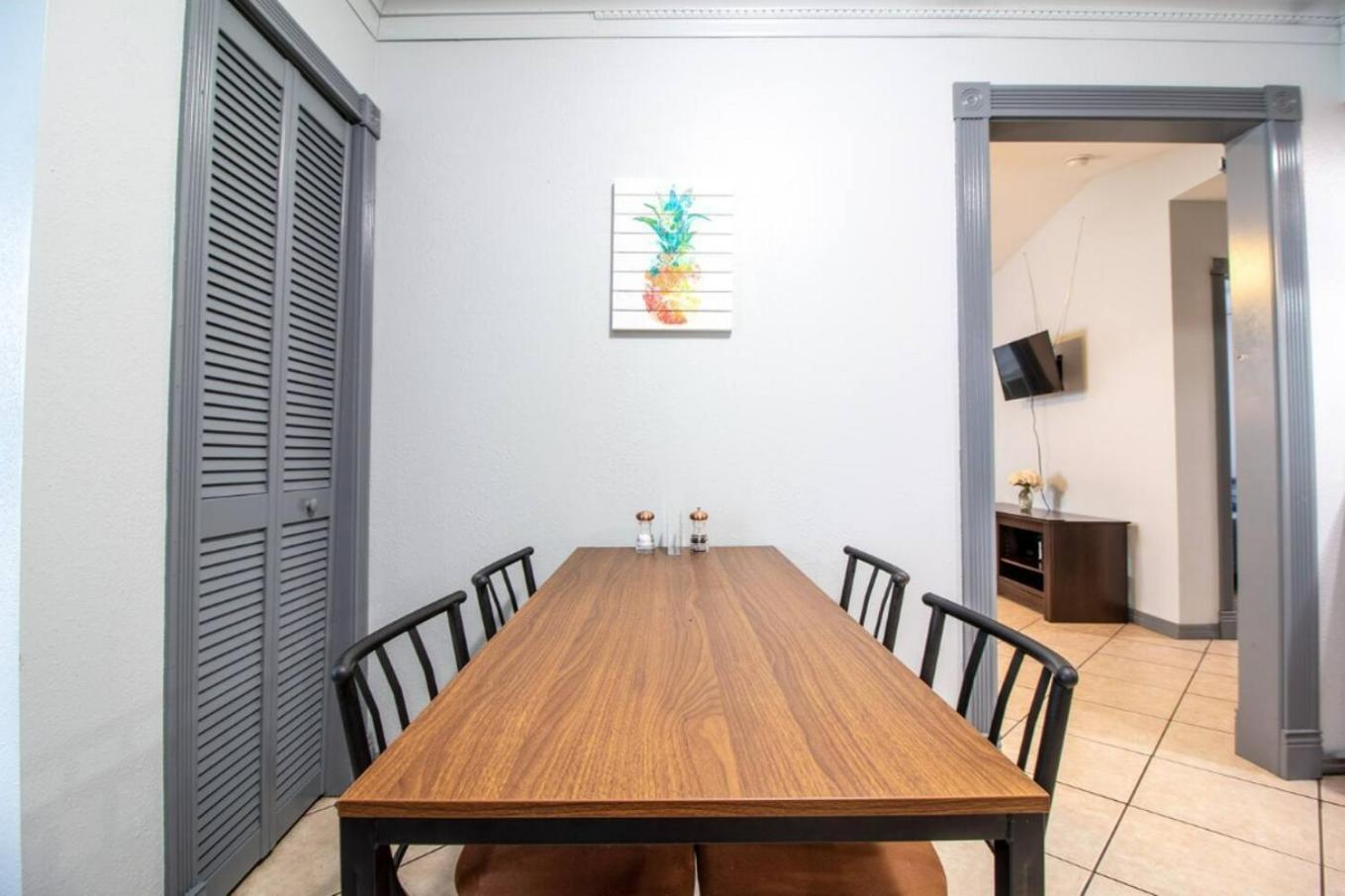 Holiday home 3br Retreat Wi-fi, Pets Ok 15 Min To Airport *