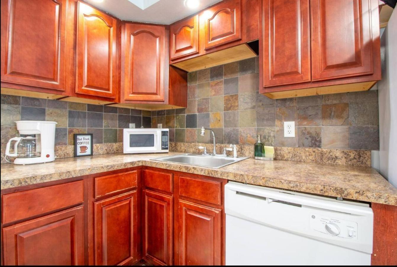 Holiday home 3br Retreat Wi-fi, Pets Ok 15 Min To Airport Orlando