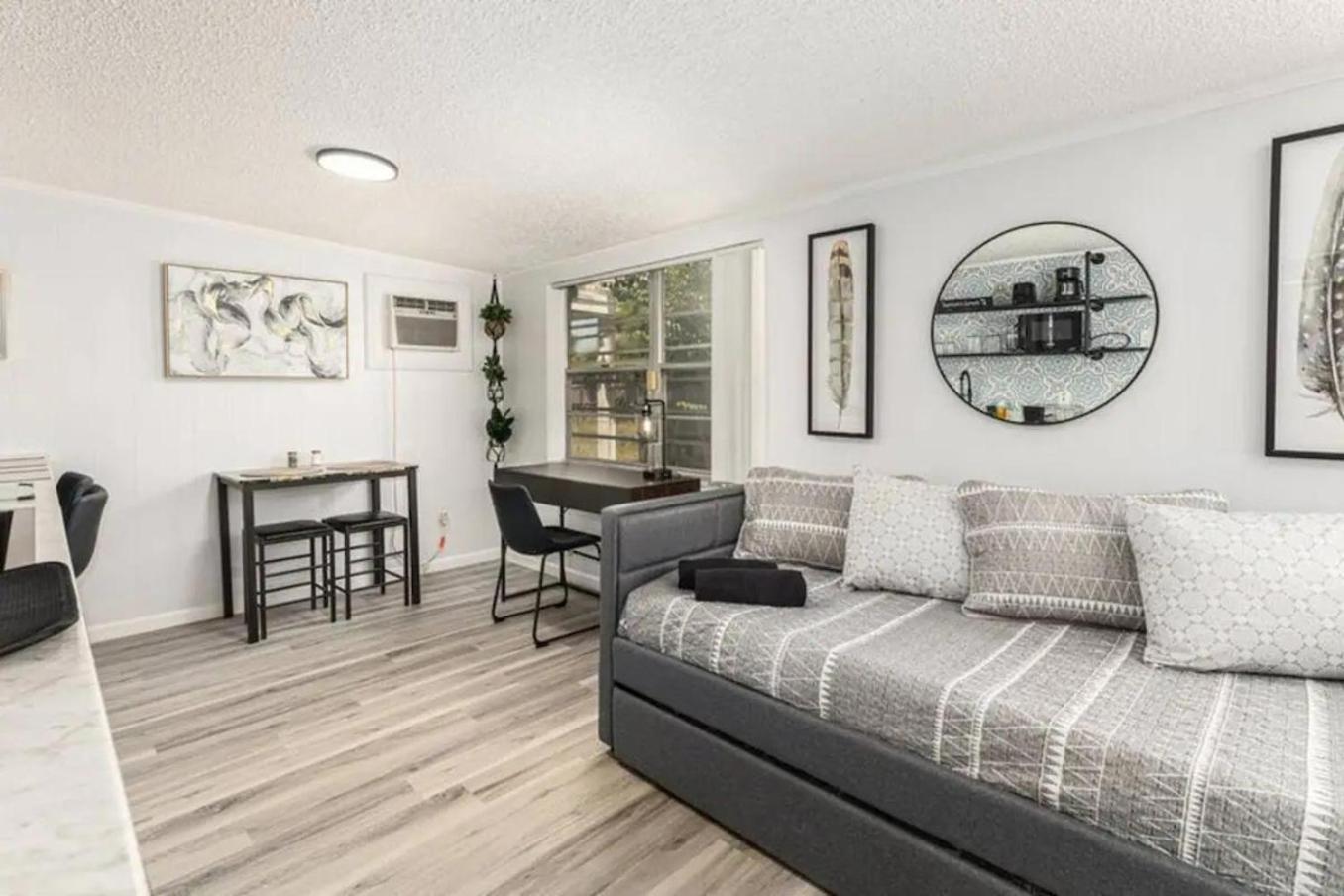 Holiday home 1Br Getaway Sleeps 4 Pet-Friendly Wi-Fi Orlando