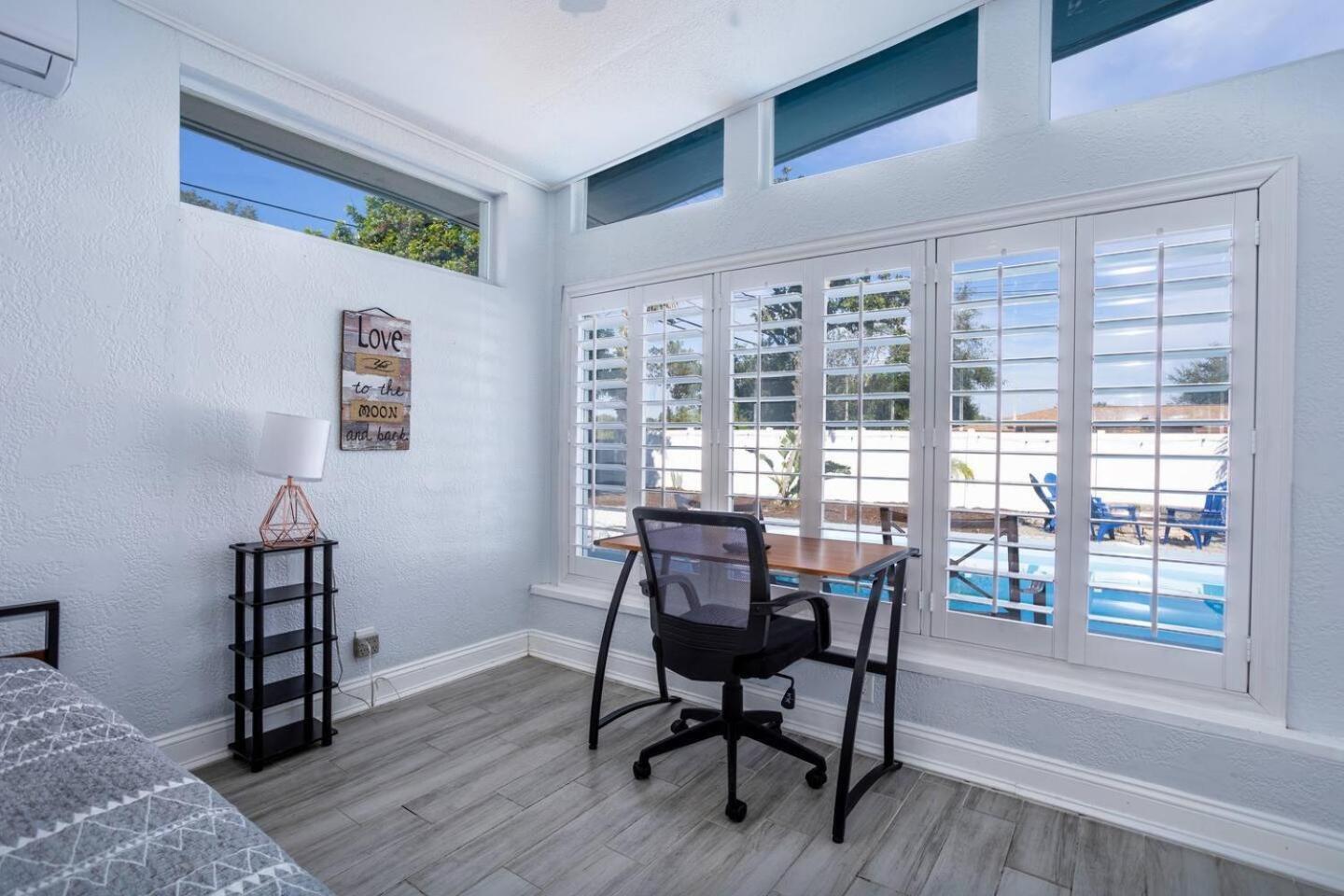 2Br Getaway Pool Workspace Near Disney Orlando