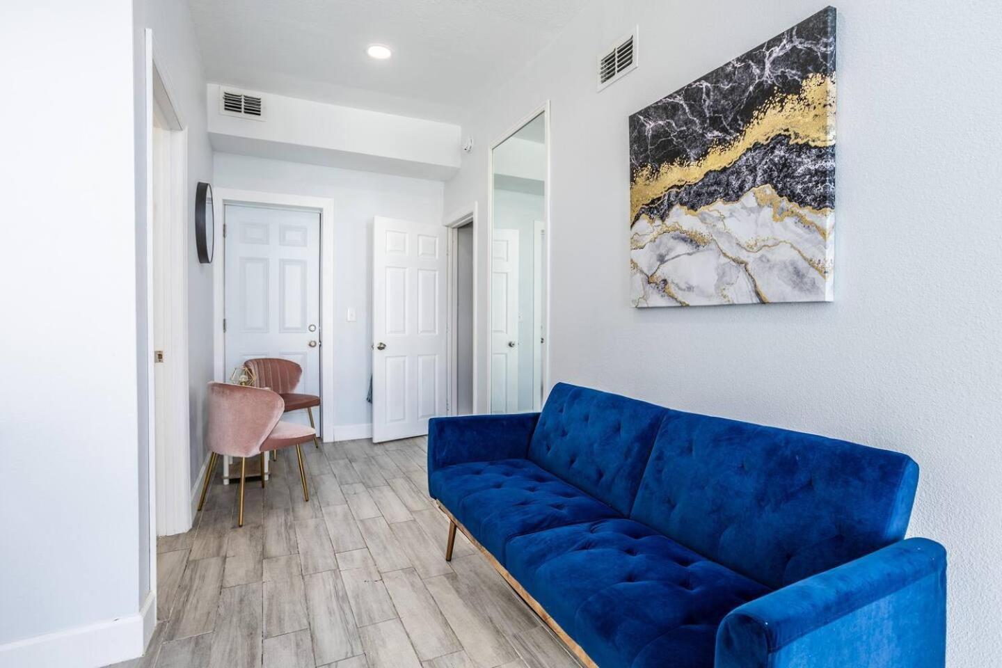 Holiday home 2Br Getaway Pool Workspace Near Disney Orlando