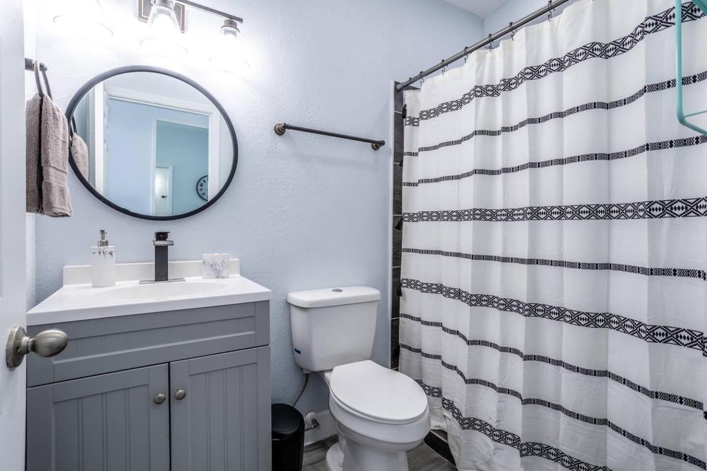 Holiday home 2Br Getaway Pool Workspace Near Disney Orlando