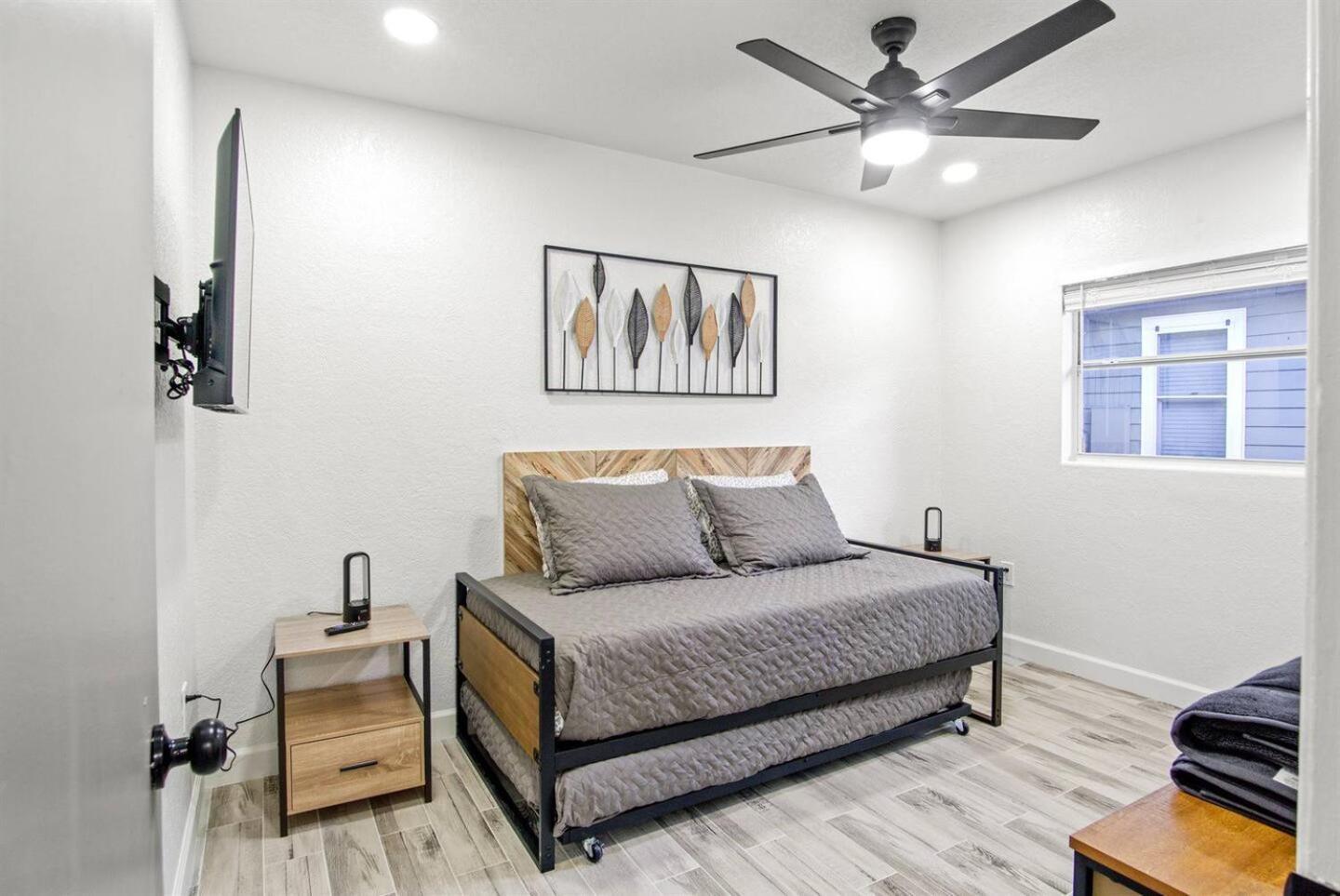 2br Retreat Pets Ok, Work Space, Near Airport! * Orlando