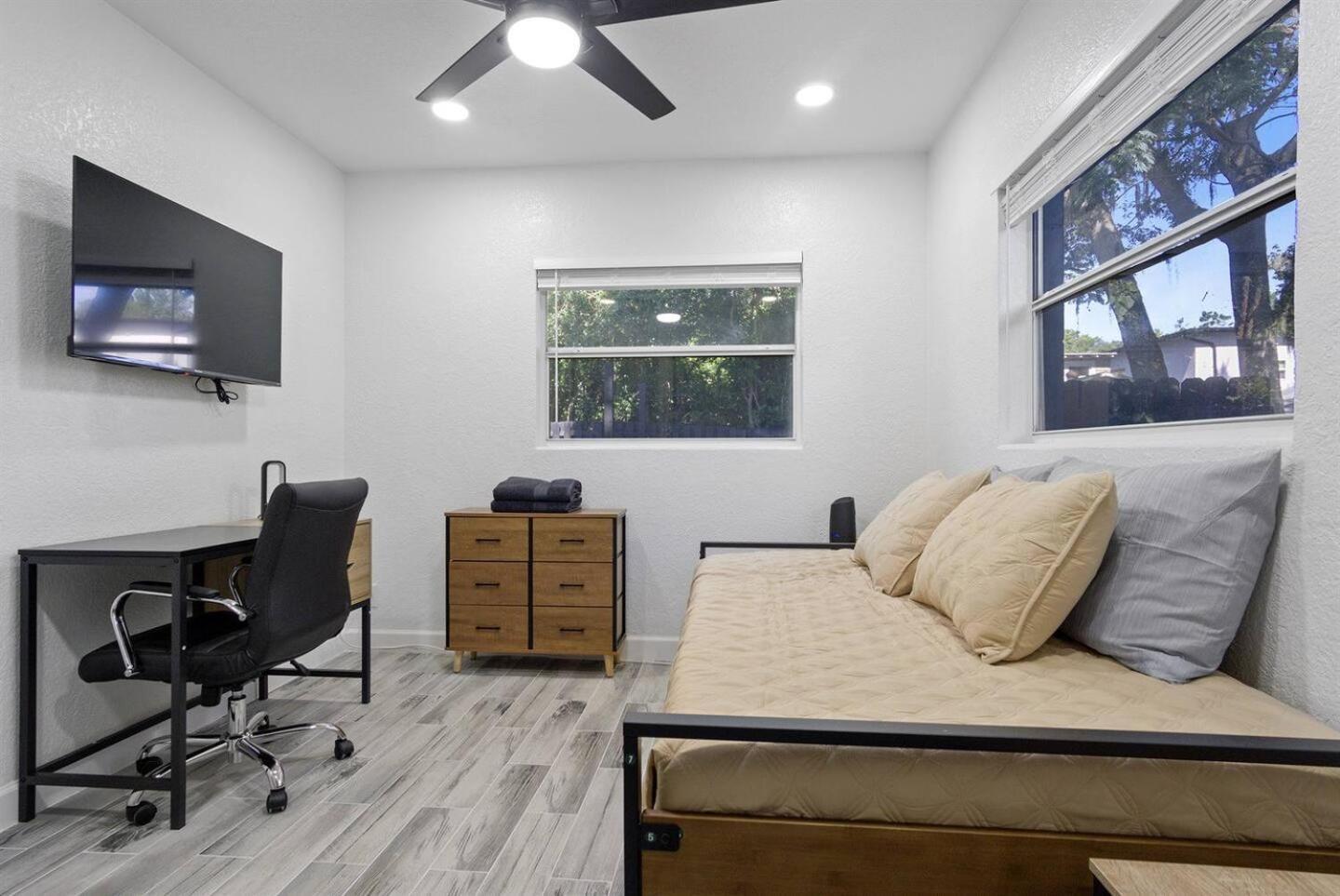 Holiday home Pet-Friendly 3Br Perfect For Remote Work *