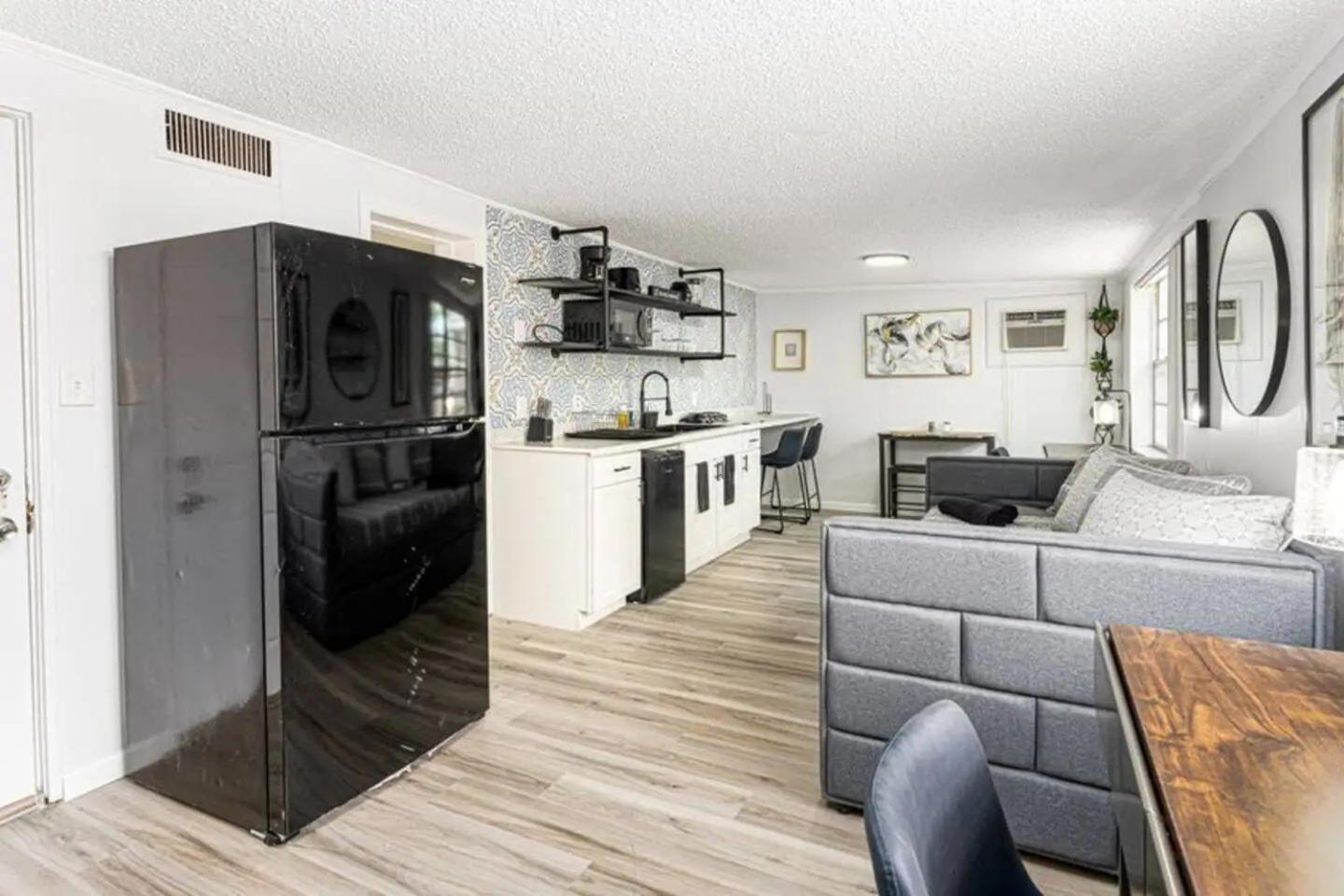 1Br Getaway Sleeps 4 Pet-Friendly Wi-Fi *