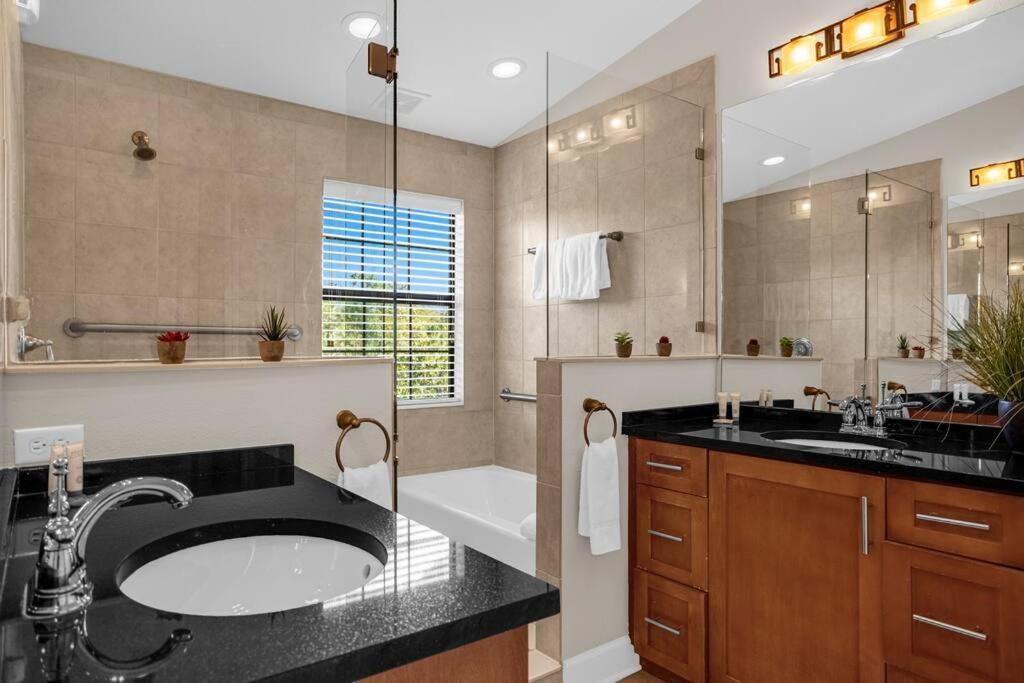 Themed 4br Family Townhome Inside Area Orlando