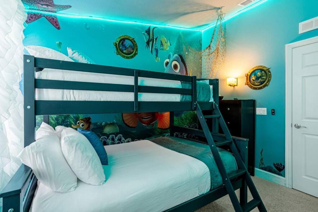 Themed 4br Family Townhome Inside Area *