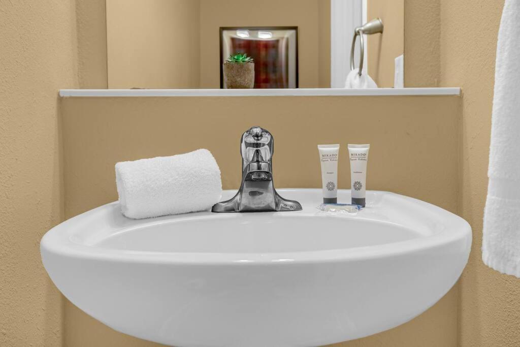 Themed 4br Family Townhome Inside Area Holiday home *
