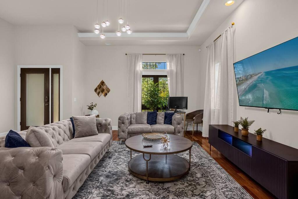 Holiday home Themed 4br Family Townhome Inside Area *