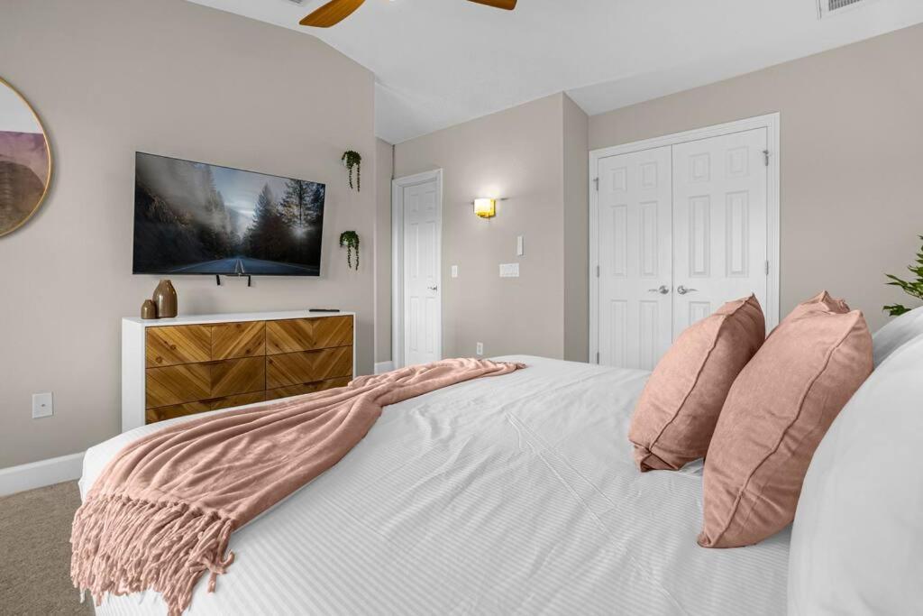 Holiday home Themed 4br Family Townhome Inside Area