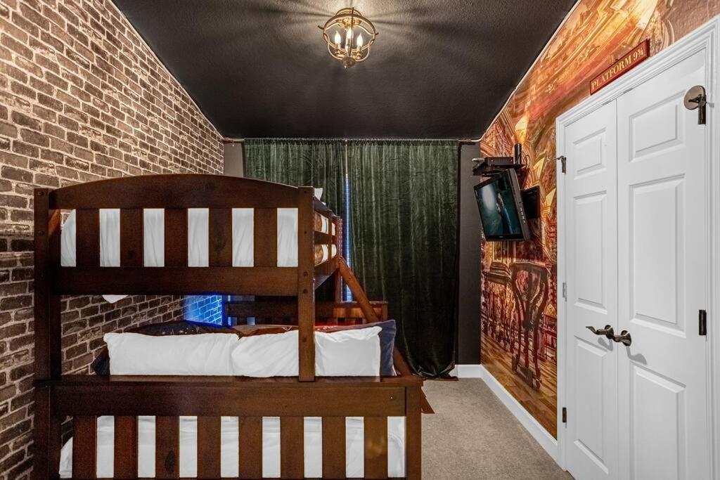 Themed 4br Family Townhome Inside Area Holiday home *