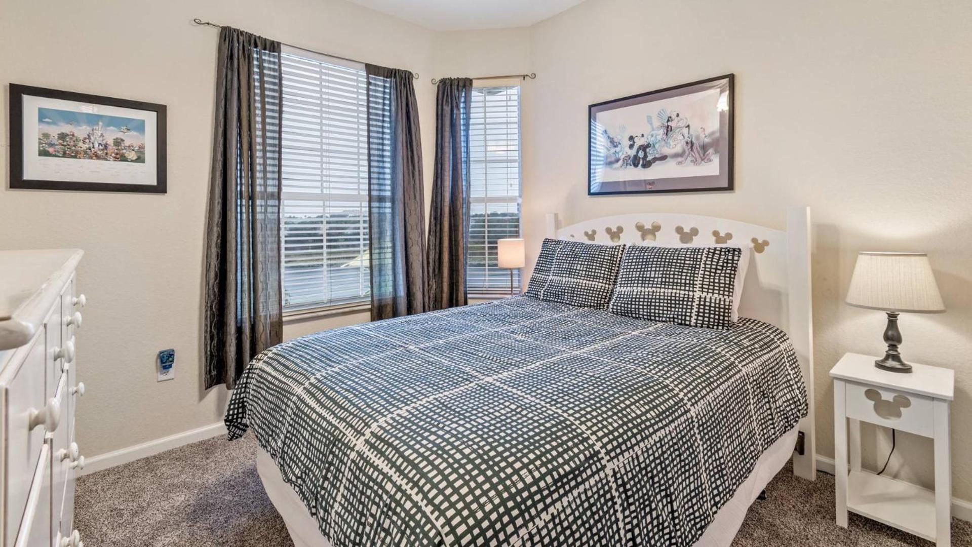 Apartment Windsor Hills 990 By