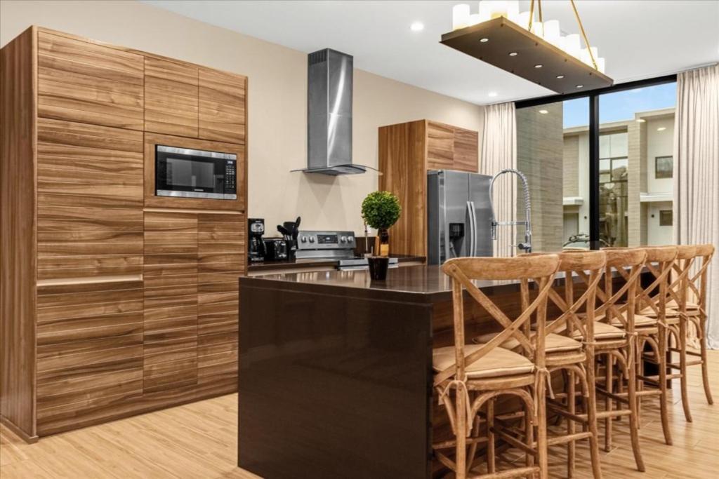 3 Bedroom- 3,5 Bathroom Magic Village 7591 Bd Orlando