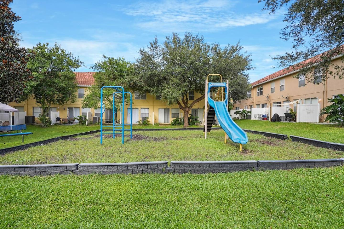Holiday home Pet Friendly 20 Min To Disney Free Wifi! *