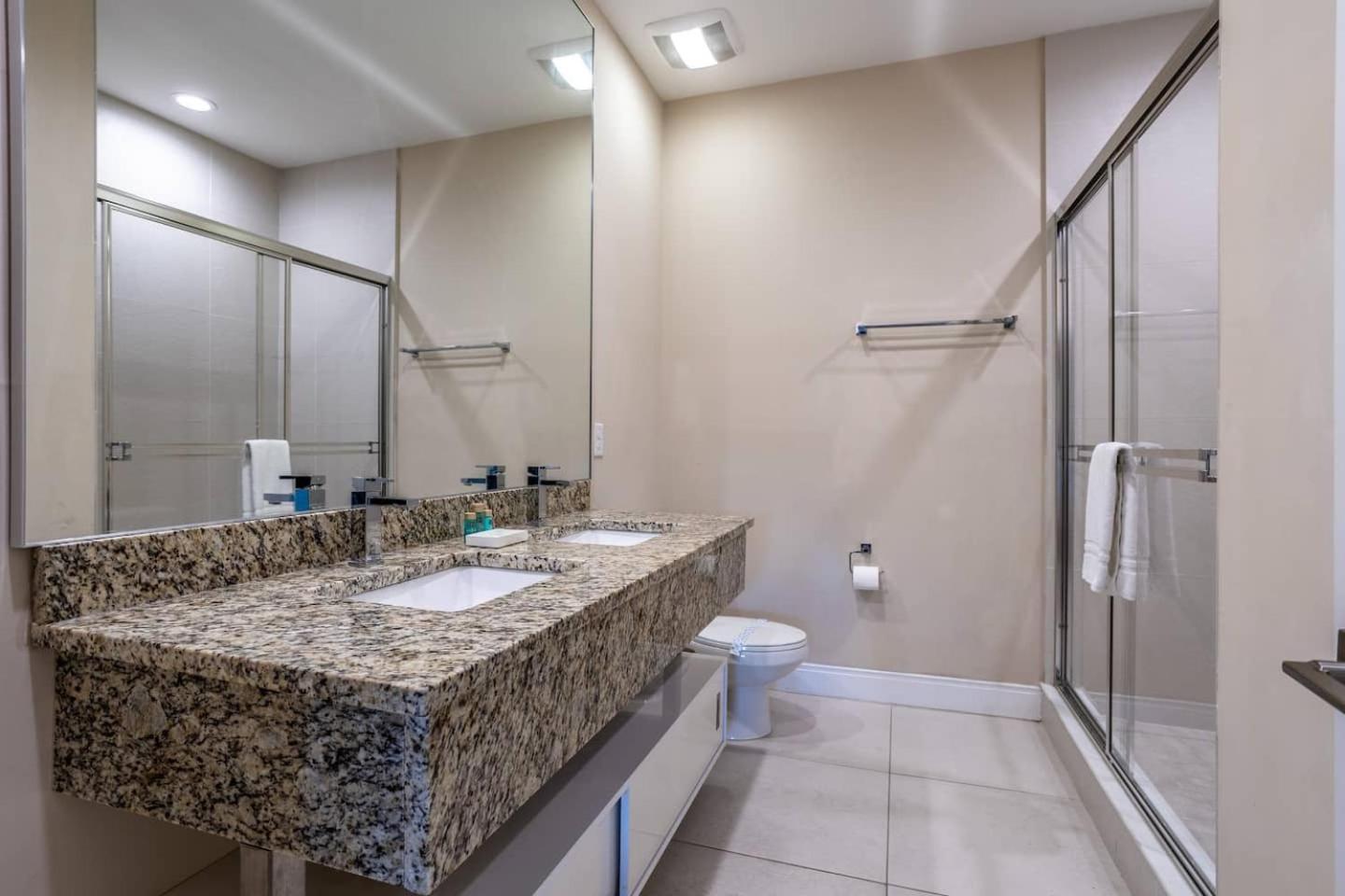 Holiday home Disney Dreams! 4Br Game Room Gym! Orlando