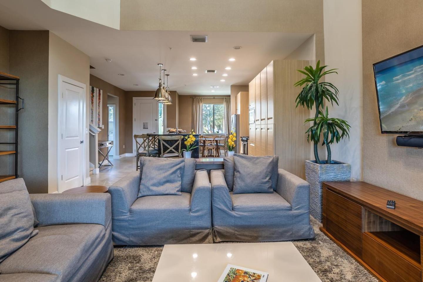 Holiday home Disney Dreams! 4Br Game Room Gym!