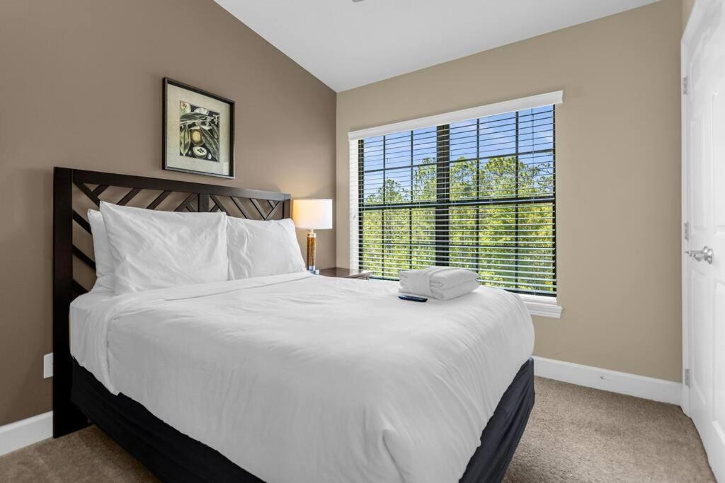 Stunning 4br Family Townhome 5 Min From World Holiday home