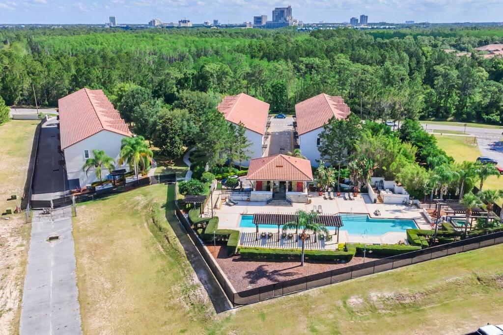 Stunning 4br Family Townhome 5 Min From World Holiday home *