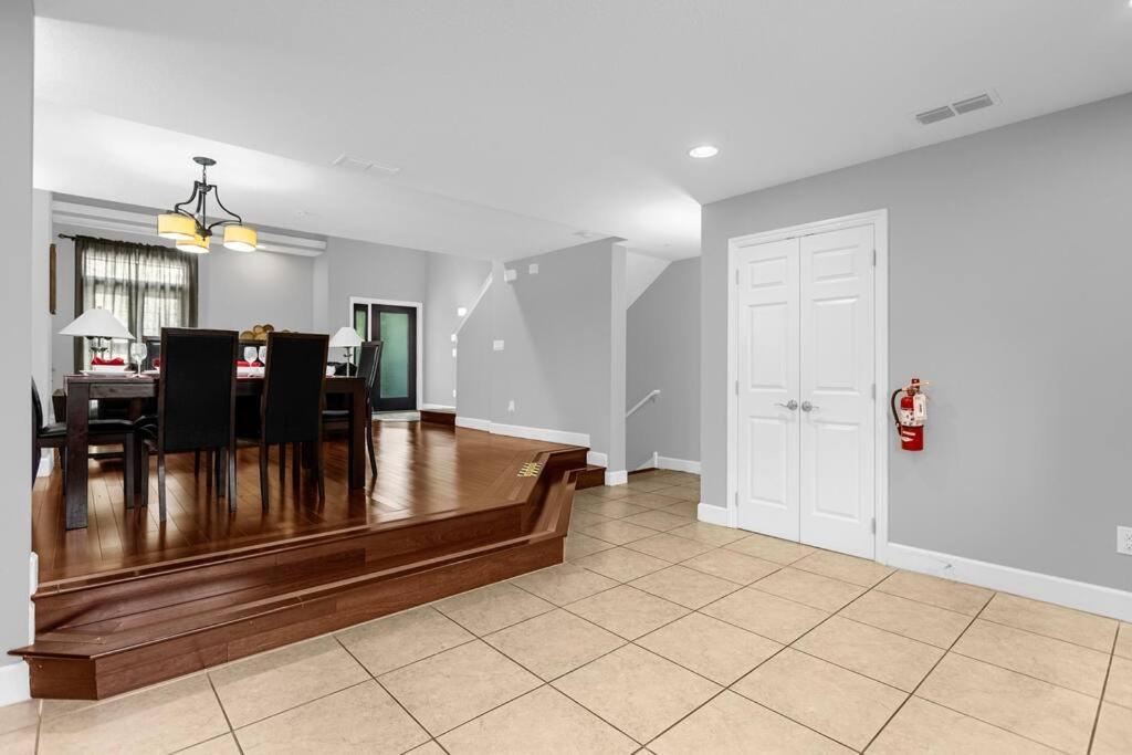 Stunning 4br Family Townhome 5 Min From World Holiday home Orlando