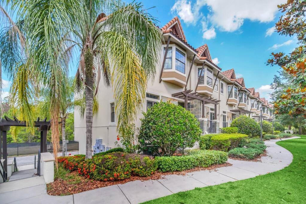 Stunning 4br Family Townhome 5 Min From World Holiday home *