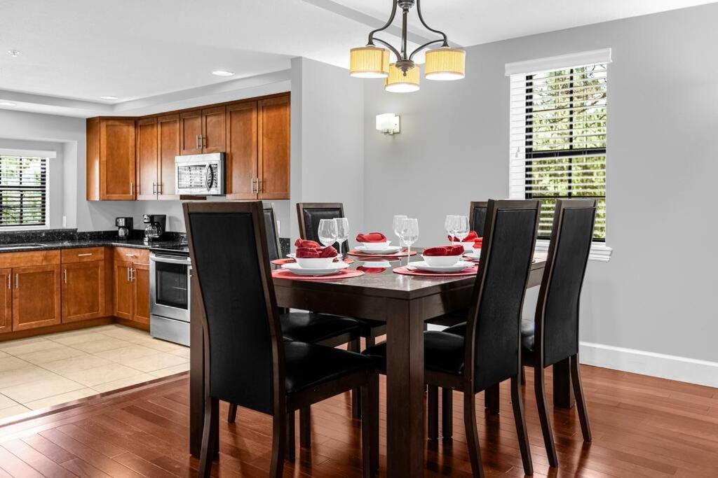 Stunning 4br Family Townhome 5 Min From World Holiday home *
