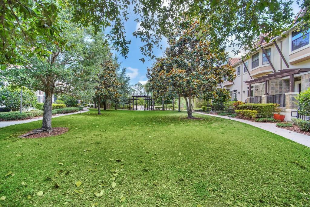 Stunning 4br Family Townhome 5 Min From World *