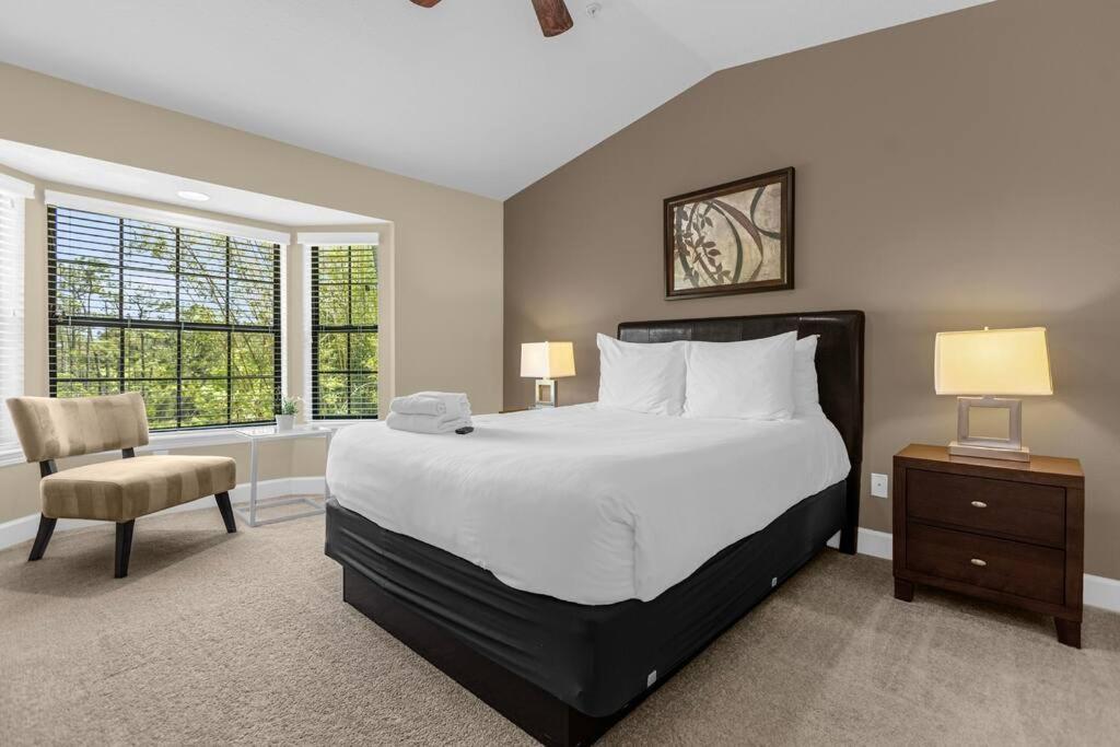Stunning 4br Family Townhome 5 Min From World